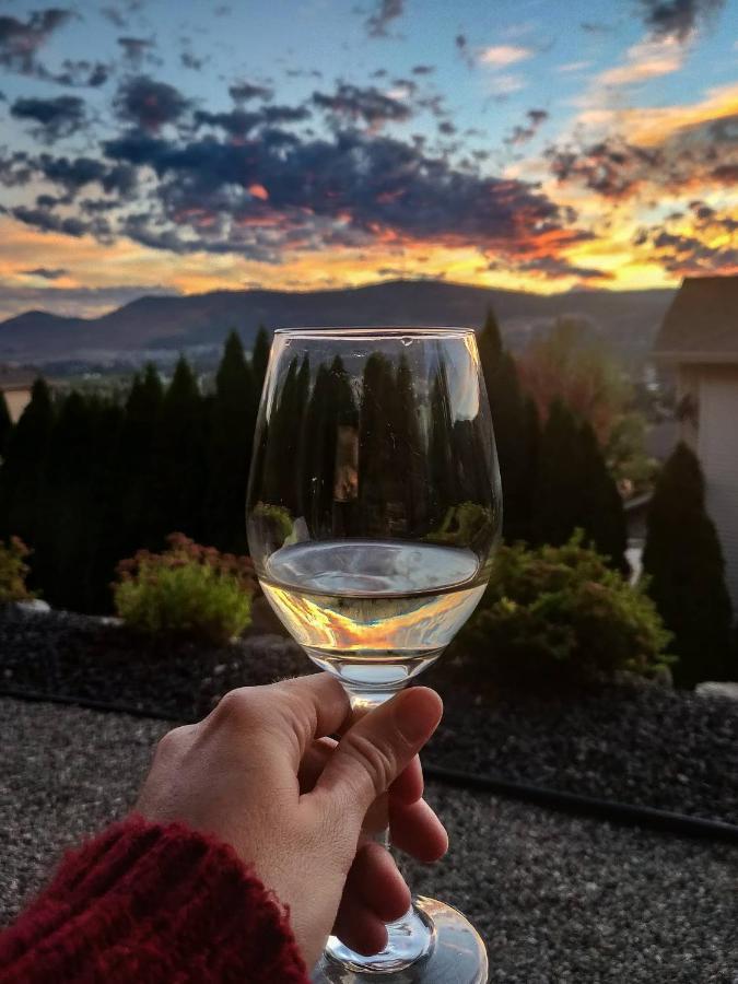 Adela's Bed&Breakfast West Kelowna Exteriör bild