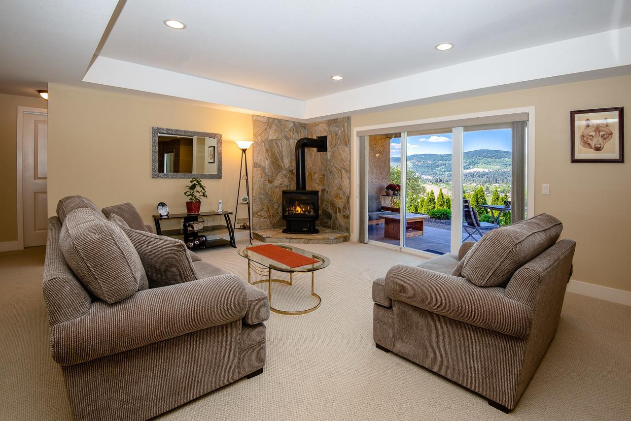 Adela's Bed&Breakfast West Kelowna Exteriör bild